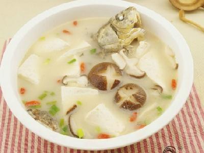 『』吃鲫鱼最怕就是刺，又细又麻烦，别怕，教你一招搞定！