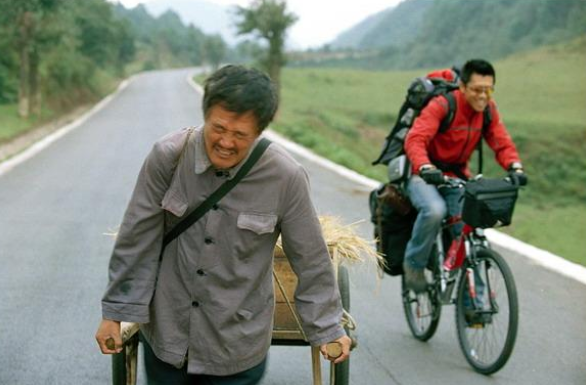 电影@他为报赵本山收留之恩才拍了《落叶归根》，郭德纲：是他收留了我