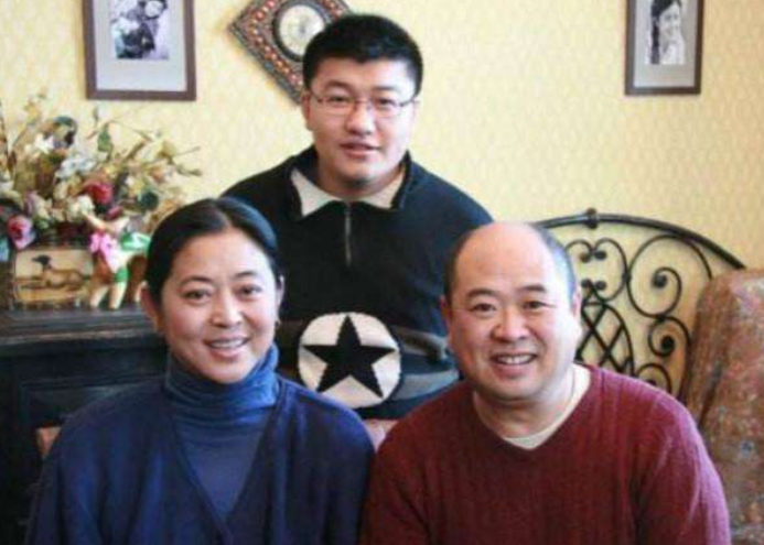 2005年，王文瀾拋棄倪萍和白內障兒子，15年過去瞭，他過得咋樣瞭？-圖6