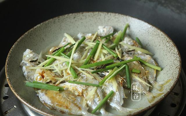 蒸鱼|秋天遇到此鱼别手软，纯野生非人工养殖，特别鲜，40元一斤也值了