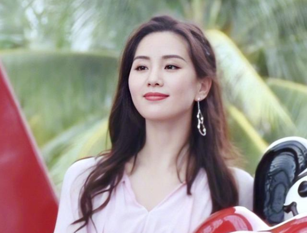 刘诗诗|刘诗诗“真人”长啥样？关掉美颜和滤镜后，刘诗诗的颜值也太真实了！