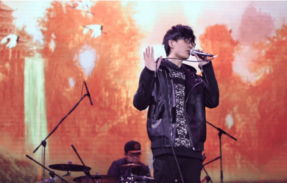 娱乐圈|国内唯一一位不混娱乐圈的男歌手，演唱会从不宣传，但一到演出座无虚席