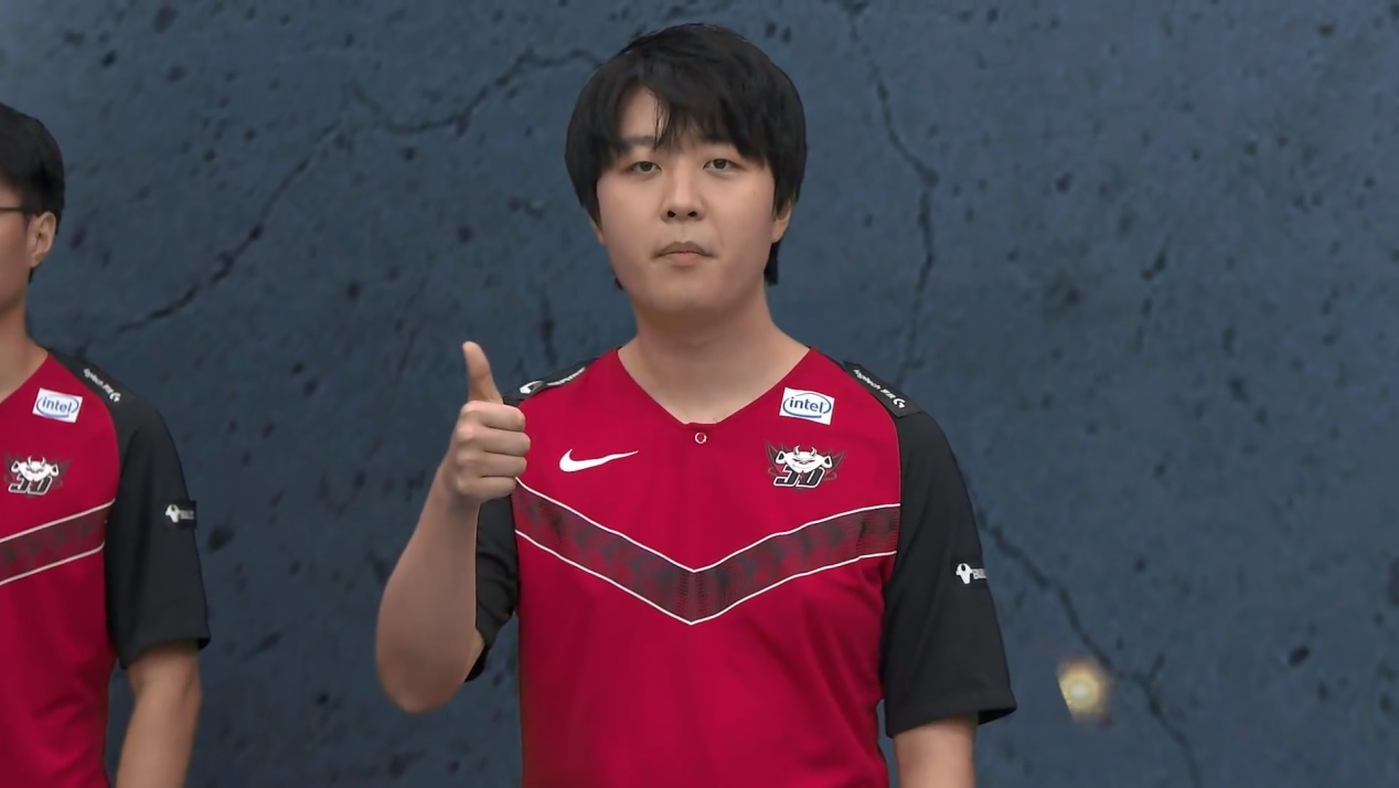 [金泰相]Doinb对“中韩友谊赛”表示不满！没有价值的比赛，真的不想参加