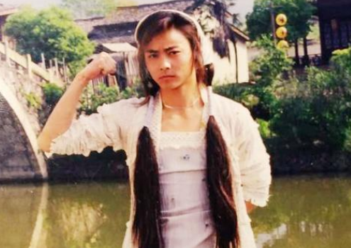 「贾静雯」赵丽颖替身成明星,贾静雯替身成影帝,而他的替身像亲兄弟!