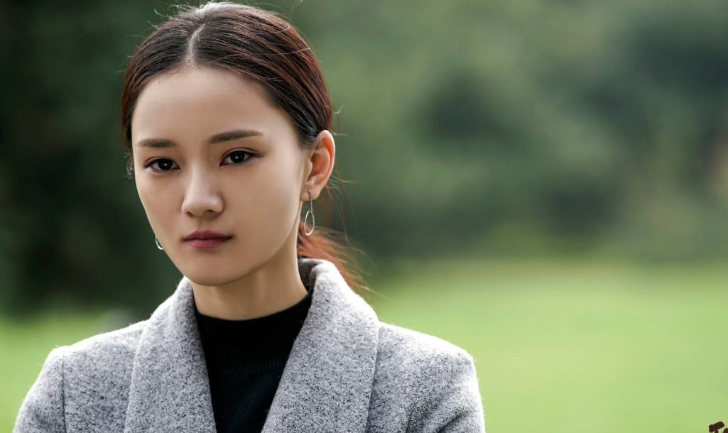 馨子|曾带资进组,父亲宣布破产后无戏可演,昔日霸屏女主如今被人遗忘