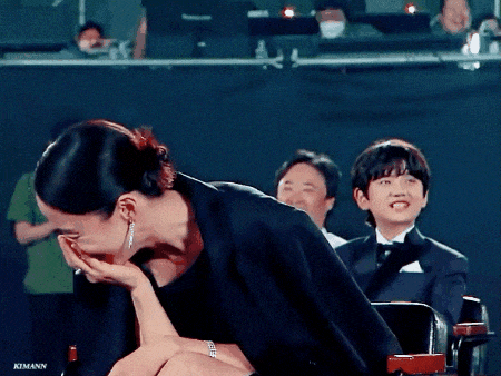 电影|所有想转型的男演员，都得和她“睡”一次…