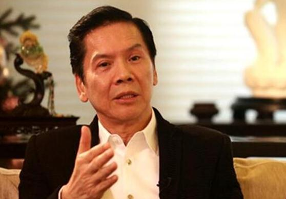 「何鸿燊」李嘉诚年轻时,向华强年轻时,看了何鸿燊年轻照:难怪孩子这么多