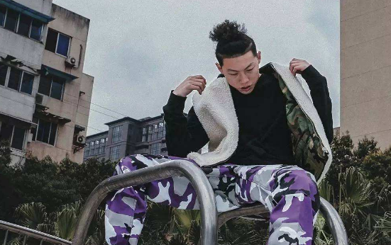 周杰伦|19岁入狱，23岁骨癌去世，25岁打败周杰伦王菲，一首歌让无数90后落泪