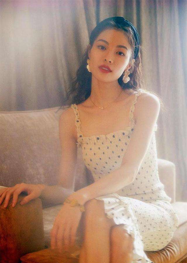 冯小刚|冯小刚捧红了她, 成龙接着捧, 洪金宝等着捧, 网友: 上了船下不来