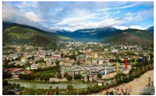 「不丹」亚洲唯一一个没有和中国建交的邻国，首都距离中国只有45公里！