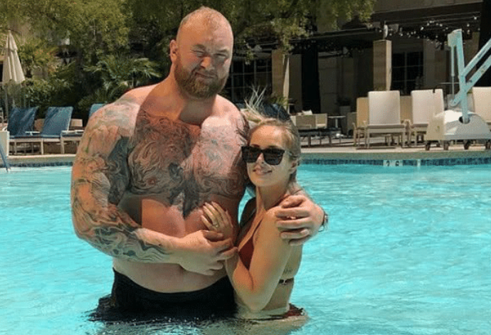 肌肉男|和世界最强肌肉男结婚是什么感受？妻子毫不避讳，什么都敢说