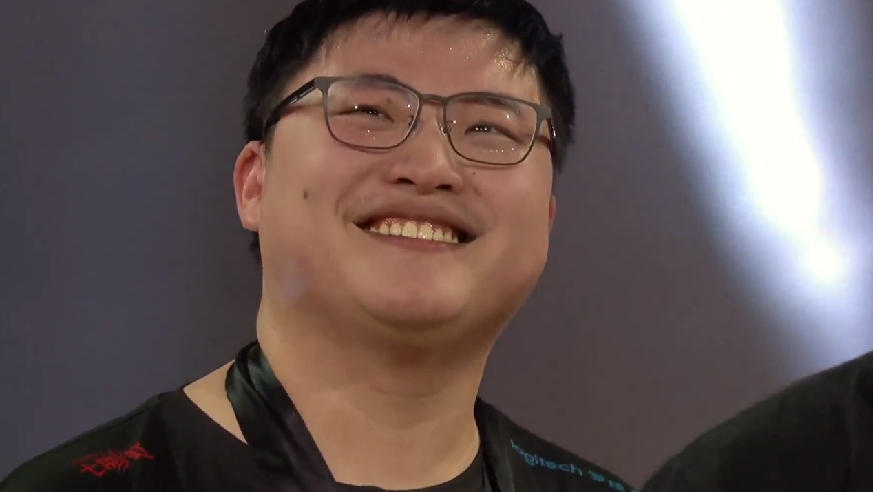 【Uzi】LPL官方解说亲自确认，UZI可以在季后赛上场！但要承担巨大的风险