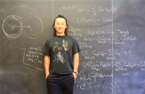 尹希：物理天才入籍美国，从未计划回祖国发展，他的1句话让人警醒