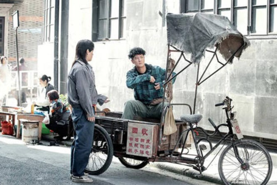 颜夕趣史|他15岁开始捡废品，30岁攒下千万资产，靠假证娶3老婆生6子