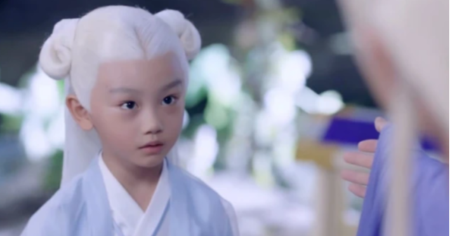 [穿帮镜头]《枕上书》全剧唯一一次穿帮镜头，导演故意不剪，成为最经典的“讽刺”画面