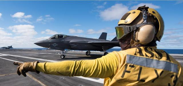 歼-15▲南海传来一个危险信号，美军不再隐藏真正目的，再不出手就晚了