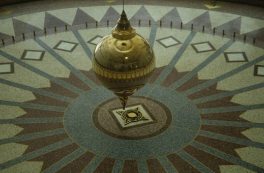 ▲?怎么证明地球的转动？只要把石头吊在空中，神奇的事情就发生了