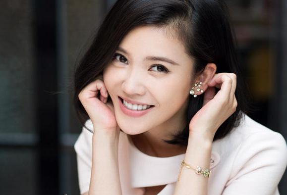 「整容」赵薇亲手把她捧红，她却迷恋上“整容”？现在的她你还敢认么？