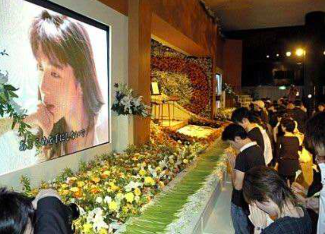 坂井泉水|40岁著名歌手陨落，一生仅亮相7次，成名歌曲却被写进教科书