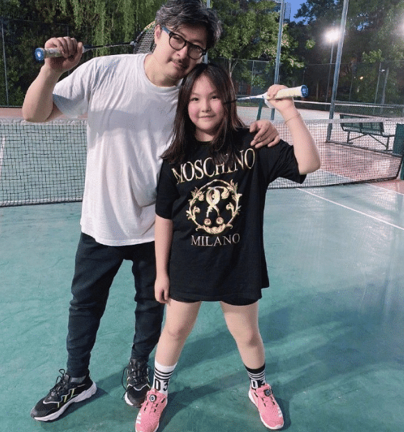 李湘|李湘晒图督促女儿、老公健身，反倒被众人质疑：最该瘦的人是你