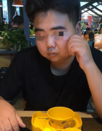 |“妹子穿成这样和我出来钓鱼，我一天下来一条没有钓到”哈哈哈哈哈哈