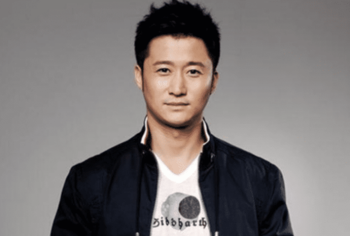 吴京|曾嫌吴京穷配不上她，转身嫁富豪却被抛弃，如今菜市场卖鱼大婶