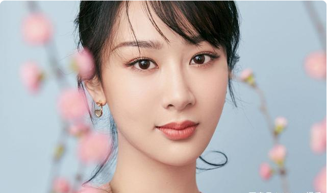 杨紫|肖战杨紫恋情曝光，女方主动发文示爱？网友：心疼秦俊杰、张一山