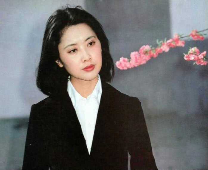 娱乐圈|还记得“中国第一美女”吗？如今已经68岁高龄，依旧美丽动人