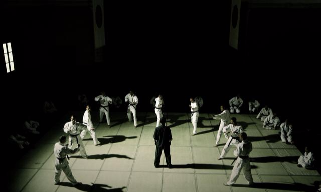 [叶问]抽鸦片，还抛弃发妻，我们都被甄子丹的《叶问》骗了