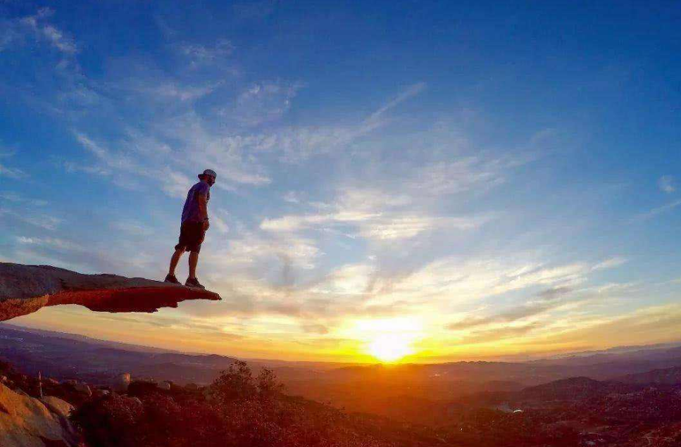 |全球最“有欺骗性”的石头，看起来像悬在半空，实际却是角度问题