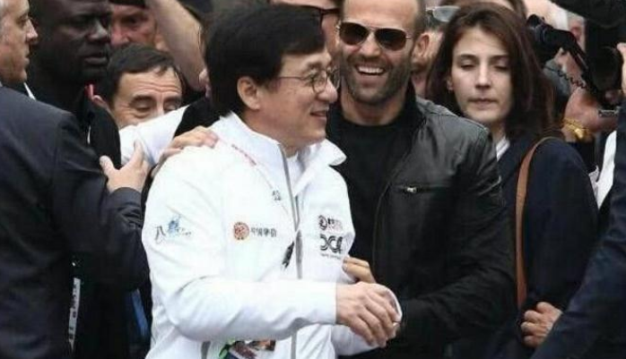 杰森·斯坦森|成龙在国内无人敢惹，在国际地位怎样？看杰森斯坦森态度你就懂了