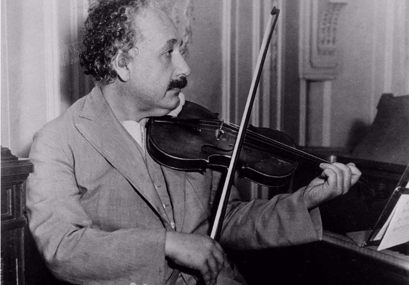 爱因斯坦：杨振宁：我曾有幸和爱因斯坦交流1.5小时，但却是我人生最后悔时刻