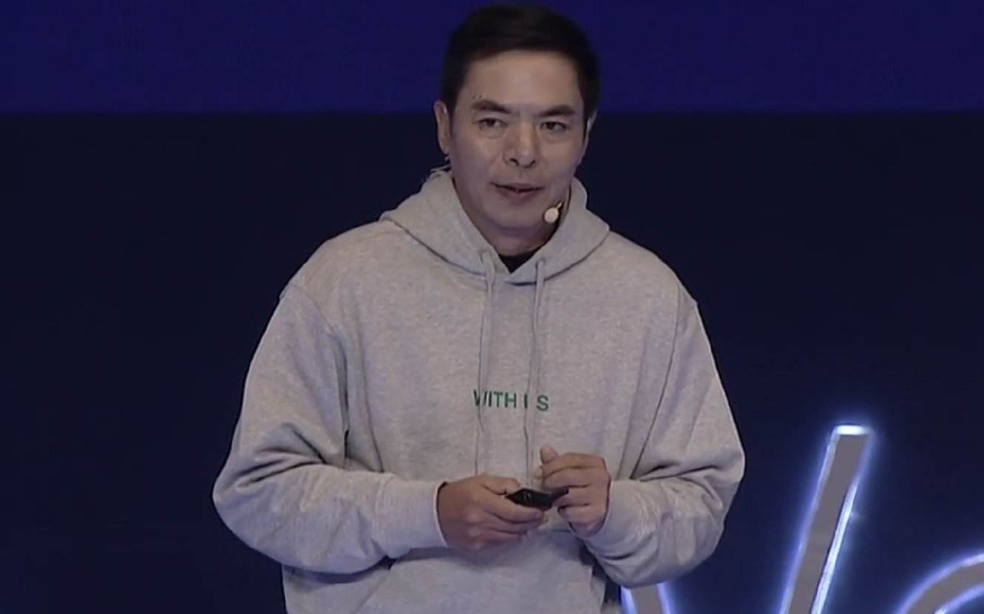 马化腾|年薪3亿“鬼才”张小龙,上班睡觉开会迟到,马化腾:不跳槽就行!