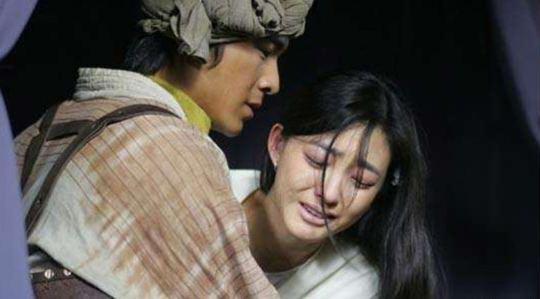 王丽坤|王丽坤和他同居8年，最好的青春都给了他，他还是和别人奉子成婚了