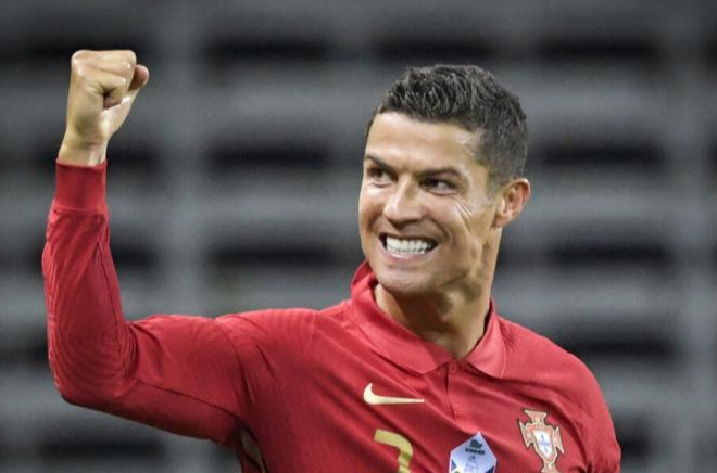 C罗|C罗或将成为世界足球第1人，一球奠定地位，梅西都要靠边站