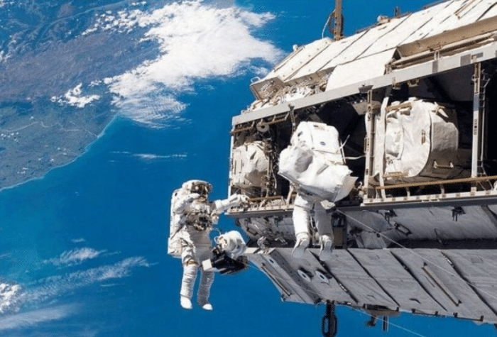 宇航员|18位永远留在太空的宇航员，最远的一个已穿越冥王星，将离开太阳系