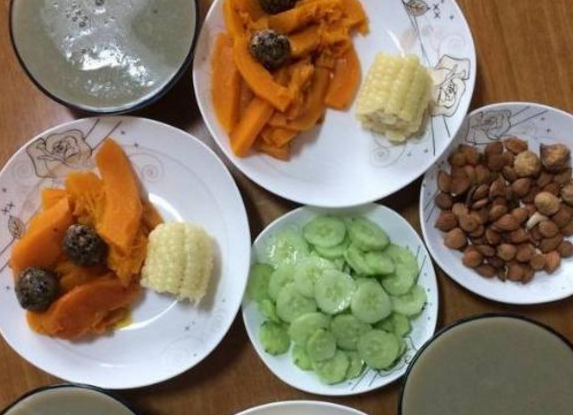 「」同样是月薪五千的6个家庭, 早餐却是很不一样, 我喜欢图六, 你呢