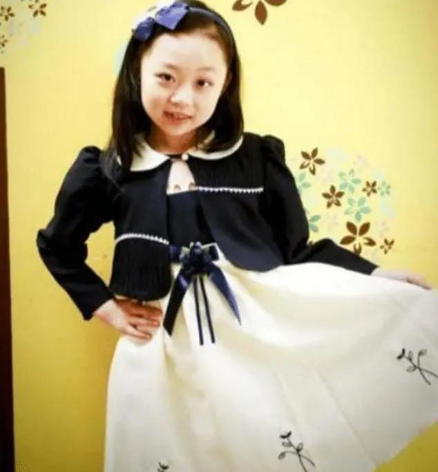 金喜善|金喜善曾因为女儿丑被质疑整容，粉丝称孩子还没长开，9年后打脸了