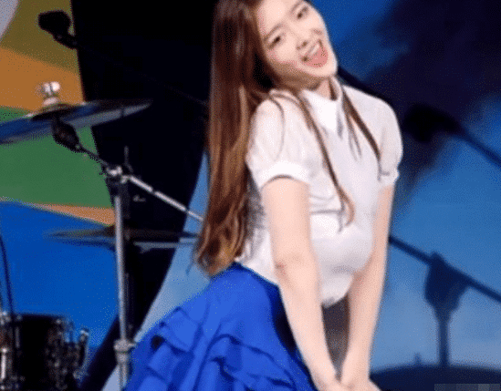 娱乐圈|韩国女星在跳舞时,“胸部”突然掉到了肚子上,现场观众看楞了!