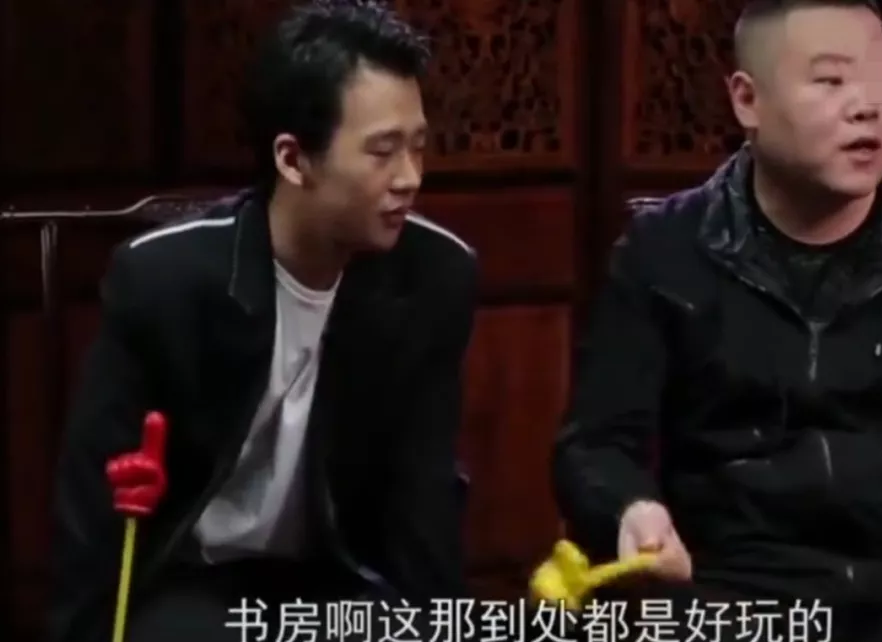 郭德纲|郭德纲送他一条手串，他戴了10年！颗颗都是精品！