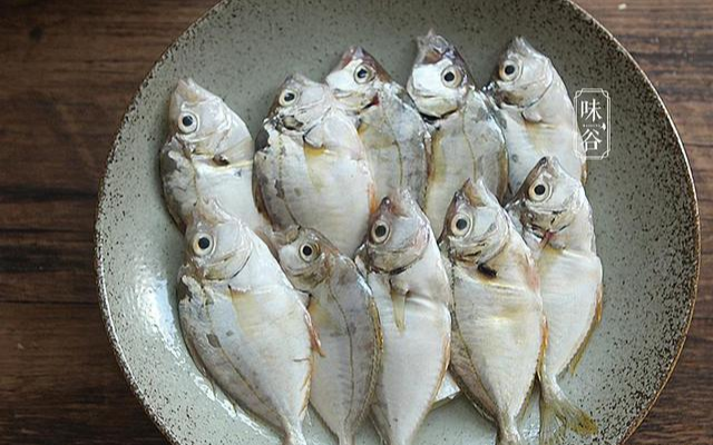 蒸鱼|秋天遇到此鱼别手软，纯野生非人工养殖，特别鲜，40元一斤也值了