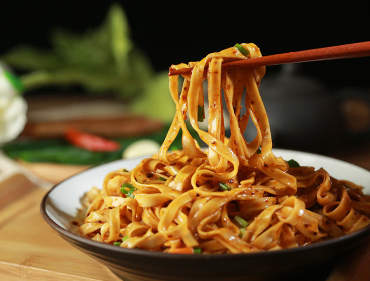 泡面|中国有一类“尴尬泡面”，摆在货架无人问，懂行人却成箱往家搬！