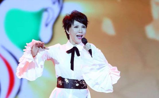 #韩红#她曾打败韩红夺得冠军,却惨遭央视封杀,如今的她怎么样了