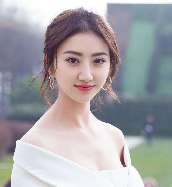景甜 路人镜头下的景甜长什么样？关掉10级美颜后，终于相信张继科审美了