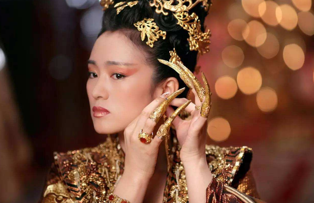 『后宫史』清朝嫔妃皆戴指甲套，只为方便皇上，内藏有深意