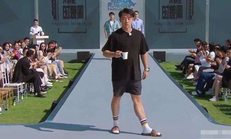 『奔跑吧兄弟』《奔跑吧》老成员离开后有多惨?节目组请来素人嘉宾,录制一半离席