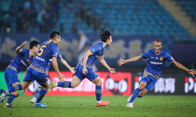 江苏苏宁|苏宁淘汰上港引热议！黄健翔送祝福，名记：奥拉罗尤收下我的膝盖