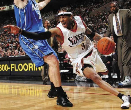 【凯里·欧文】欧文透露曾多次想通过交叉步晃倒库里，詹姆斯让我别这么做