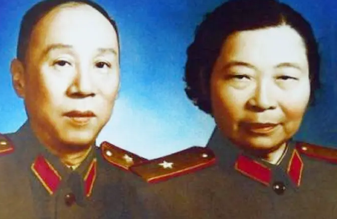 「」中国第一位女将军!48岁被授少将军衔,一生共有22个“孩子”