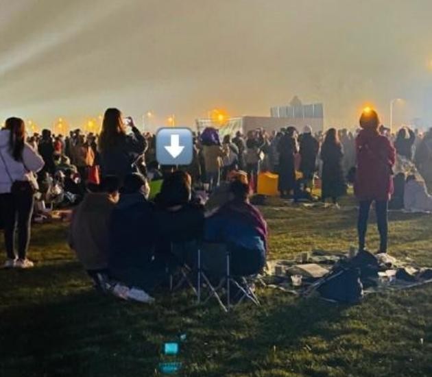 王菲|蹦迪天后王菲，草莓音乐节太疯弄丢手机，找回后简直太可爱